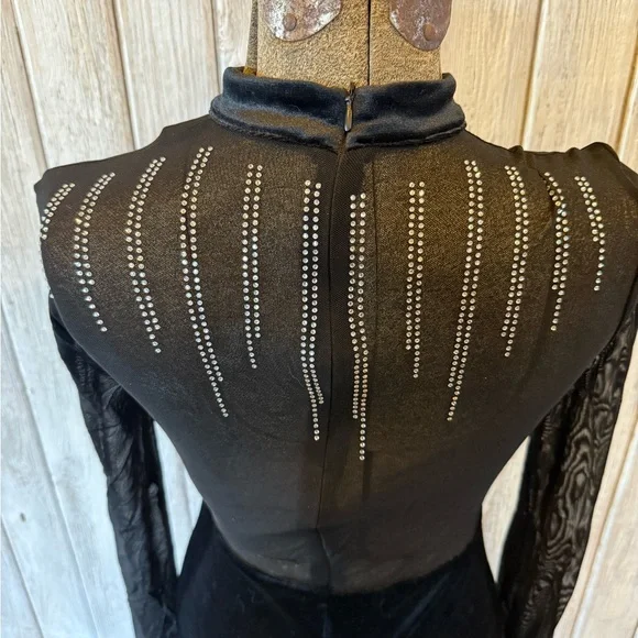 Elegant Black Long Sleeve Dress - Picture 5 of 8